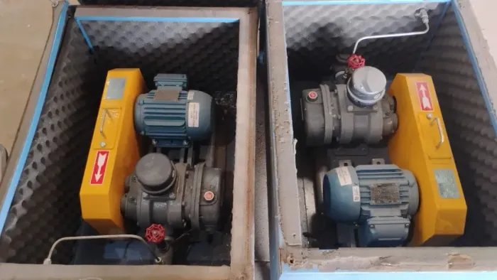 Máquina a vácuo. Valor: 3.500,00 reais cada.