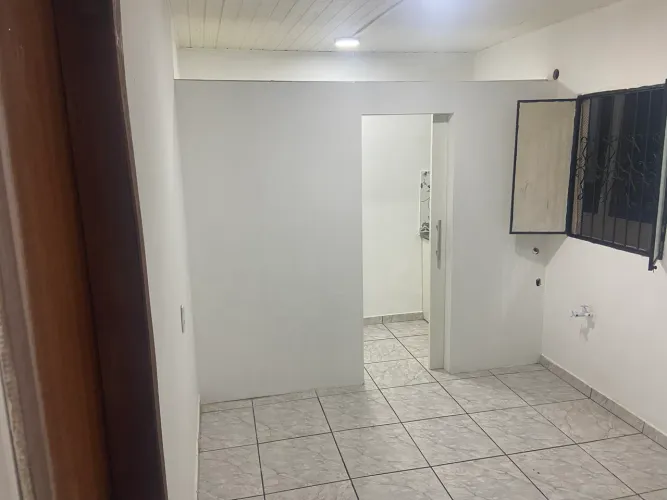 ALUGA-SE APARTAMENTO