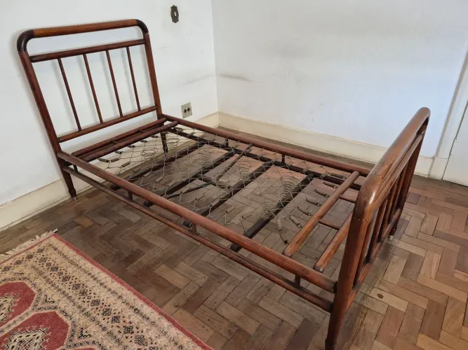 Cama patente antiga