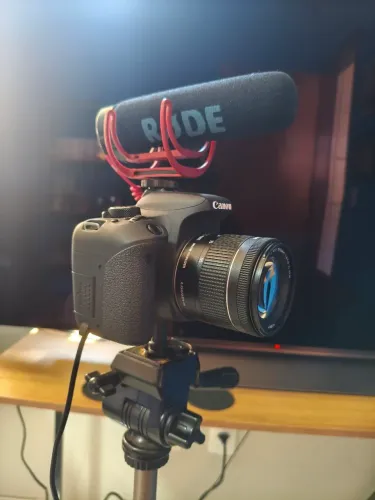 Canon T7i com duas Lentes + Microfone Rode