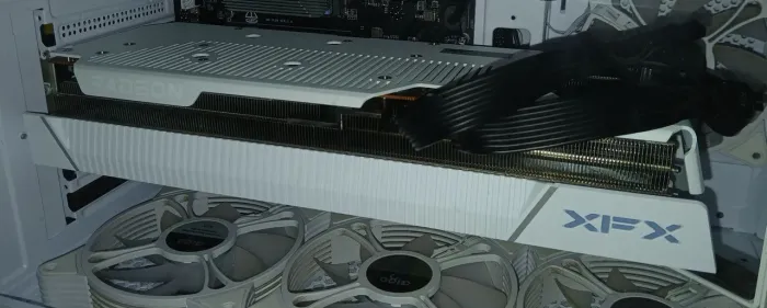 RX 7800 XT 16GB XFX White