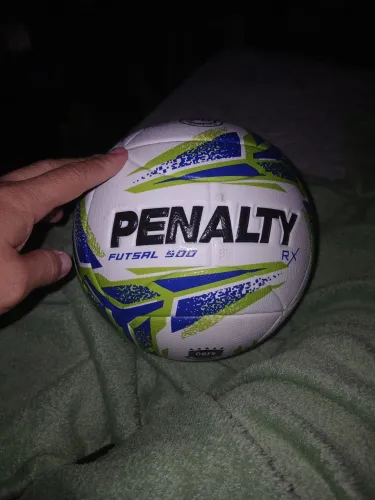 Bola de futsal penalti 90 reais