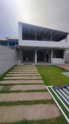 Casa com piscina e churrasqueira para morar ou investir 
