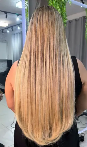 Cabelo humano 100% brasileiro<br>Liso natural<br>68cm de comprimento <br>200g de cabelo