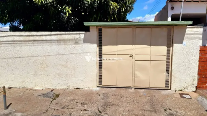 CASA COMERCIAL NO CENTRO SUL A VENDA