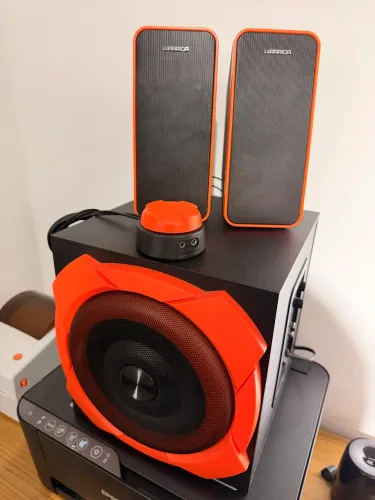 Caixa de Som Gamer Grande 2.1 Warrior Preto e Laranja