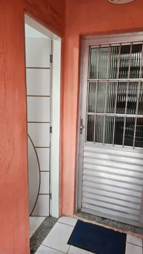 VENDO CASA RESIDENCIAL E COMERCIAL. CENTRO COMERCIAL.