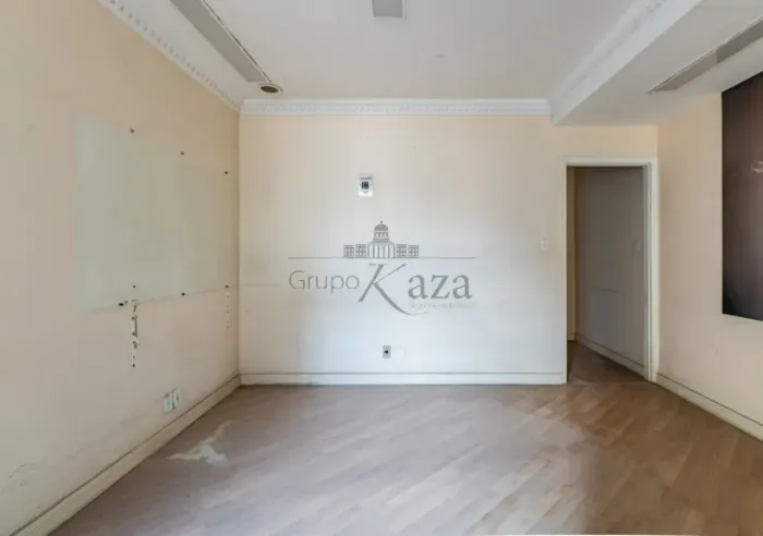 Casa Comercial - Jardim Paulista - 3 Dormitórios - 240m².