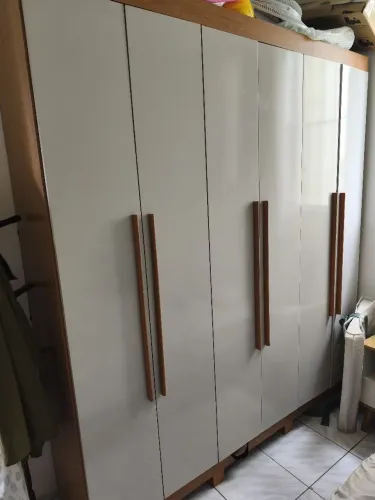 Vendo guarda roupa de casal 6 portas
