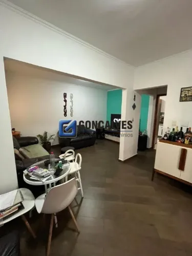 Casa à venda em Anchieta, São Bernardo do Campo - Financiamento disponível