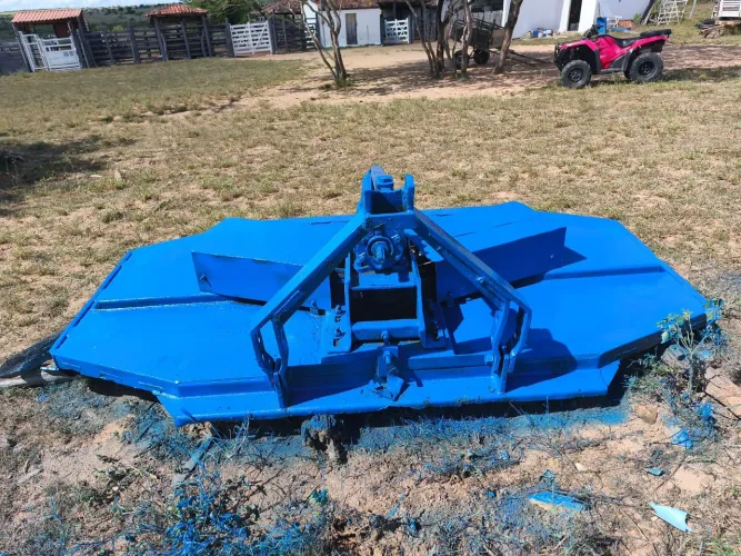 Vendo roçadeira 2.60 mts tatu