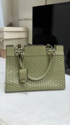 Bolsa Tote Couro Tressê Abbraccio Média Arezzo - Verde