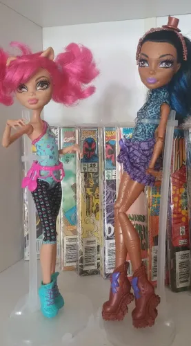 MONSTER HIGH - Howleen Wolf e Robecca Steam (Dance Class)