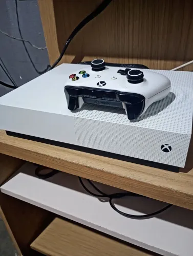 Xbox one s funcionando perfeitamente faço troca em outro vídeo games