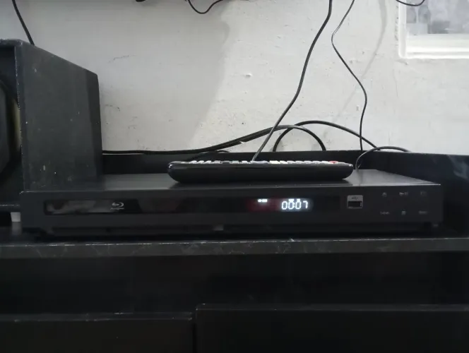 DVD blu-ray Samsung modelo com detalhe