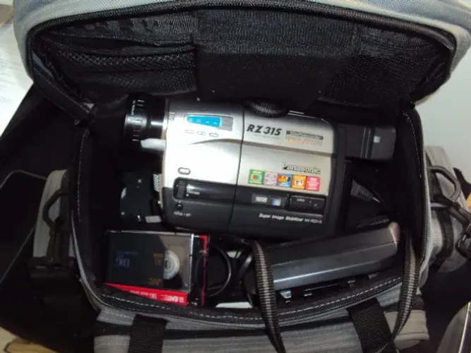 Filmadora Panasonic RZ315