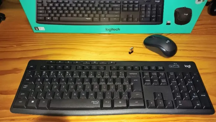Kit Teclado + Mouse Logitech MK295 Silent Sem Fio
