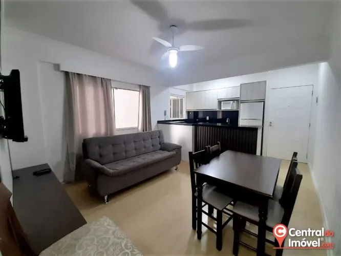 Apartamento Mobiliado para Locação Anual Próximo à Praia Central