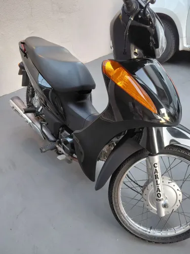 Vende-se moto Biz usada ano 2013 com baixa quilometragem, pneus novos ,óleo trocado ....