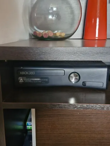 XBOX 360 COM 2 CONTROLES