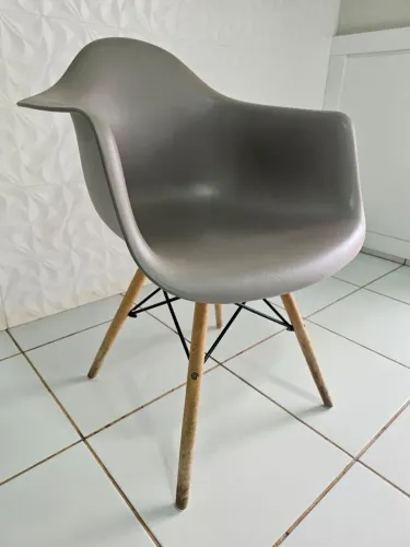 Cadeiras Charles Eames Cinza com Braço