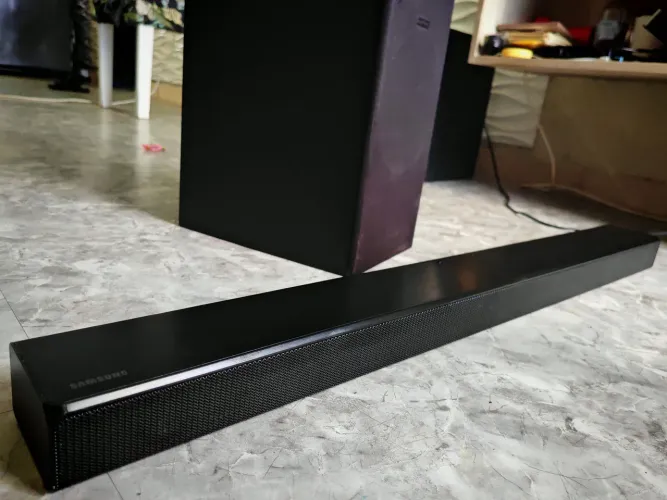 SOUNDBAR Samsung excelente estado forte, completo com controle tudo