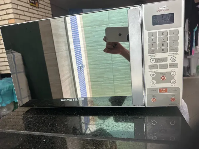Microondas Brastemp inox espelhado  31L .R$ 500,00