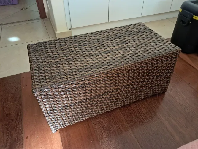 Mesa de Centro com Tampa de Vidro