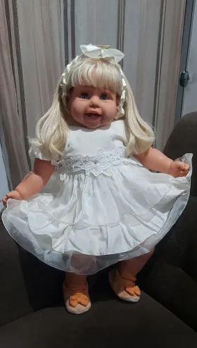 Boneca linda de 60cm, cabelos implantados