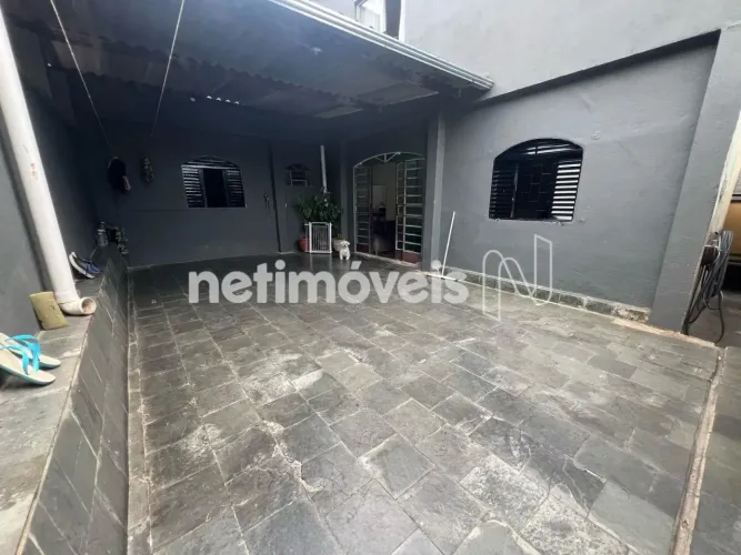 Casa com duas moradias independentes na região do Coqueiros/Alipio de Melo!!