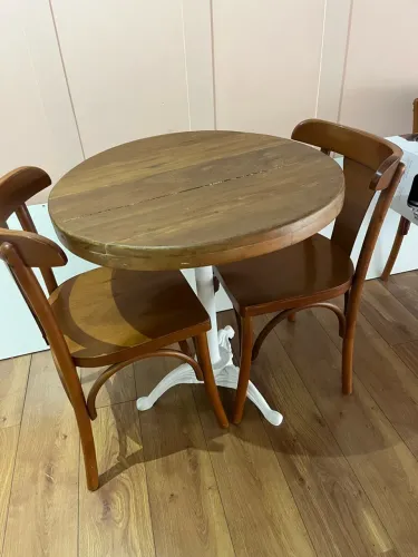 Mesa com 2 cadeiras