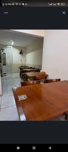 Mesas e cadeiras