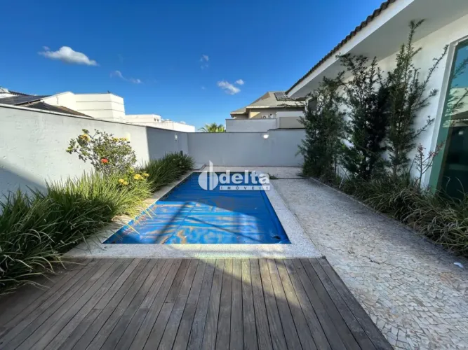 Casa no condomínio Jardins Roma disponível para Locação e venda em Uberlândia-MG