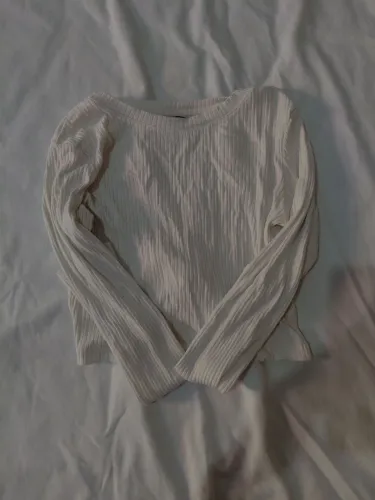 Blusa branca costas nuas
