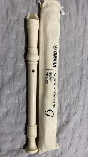 Flauta Doce Soprano Germânica Yamaha YRS-23 (Com Capa Original)