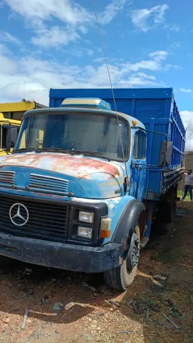 Vende se MB 1318 com gaiola carroceria de 7.metros ano 88