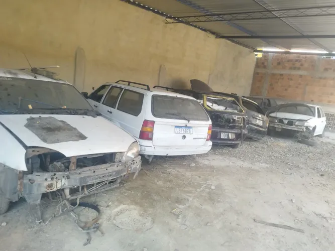 Vendo peças de carro antigo em mecânica latas e eletronica