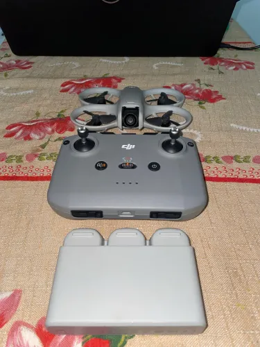 Drone DJI Neo + 3 baterias + controle 