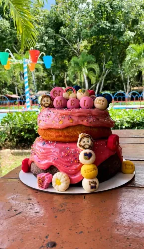 Bolo Vulcão 2 Andares com Brigadeiros Personalizados