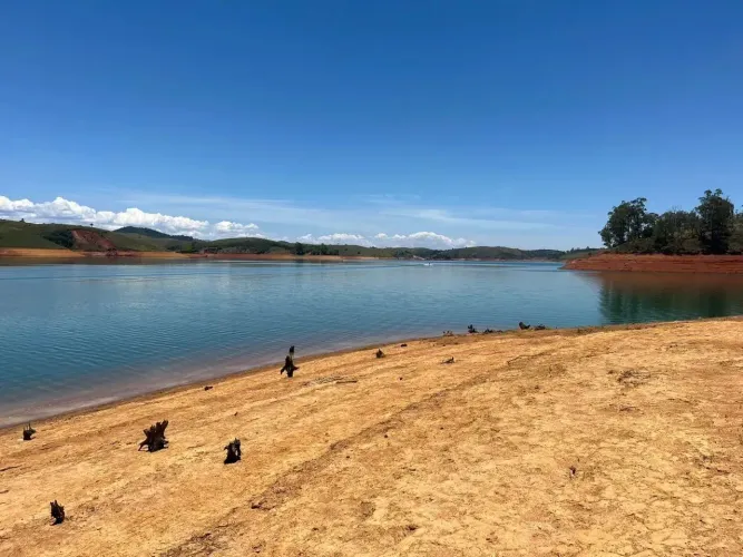 LINDO TERRENO COM ACESSO A REPRESA