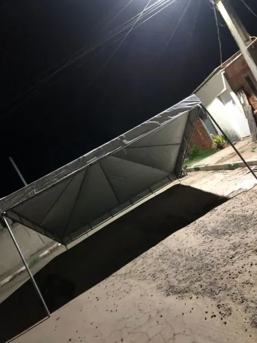 Vendo toldo 5x5 novo  govonizado  lona nova garatia  1 ano 