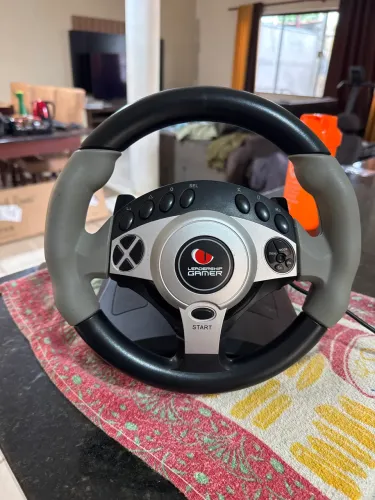 Volante Gamer Universal com Câmbio e Pedais (PS2 / PS3 / PC)