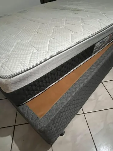 Cama com colchão. Casal. Entrego.