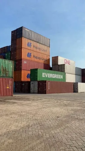 Container a venda.