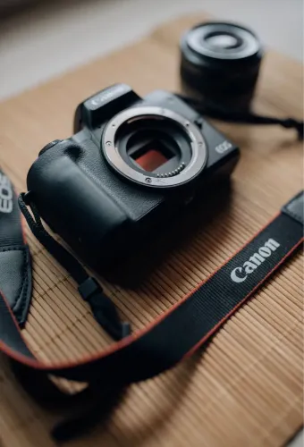 Câmera Canon M50 Mirrorless 4K MARK II - Wi-Fi, Bluetooth e Tela Articulada