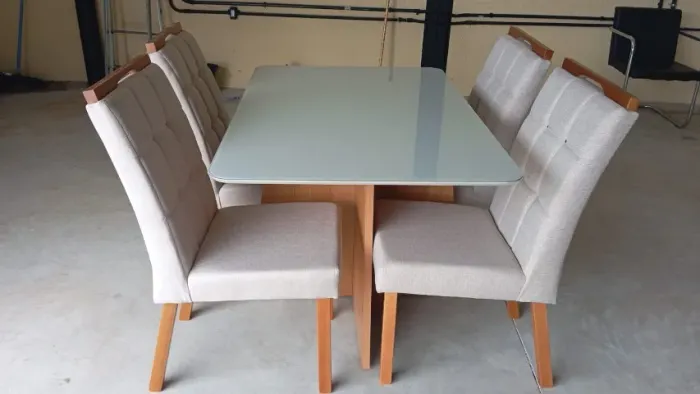 Conjunto de Mesa com 4 cadeiras de madeira - Promoção