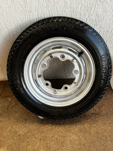 Pneu e roda de fusca Original de fábrica 1968