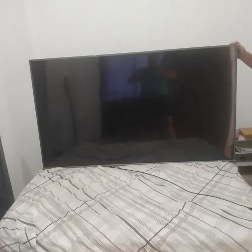 Tv 65 polegadas com defeito, liga e não aparece imagem
