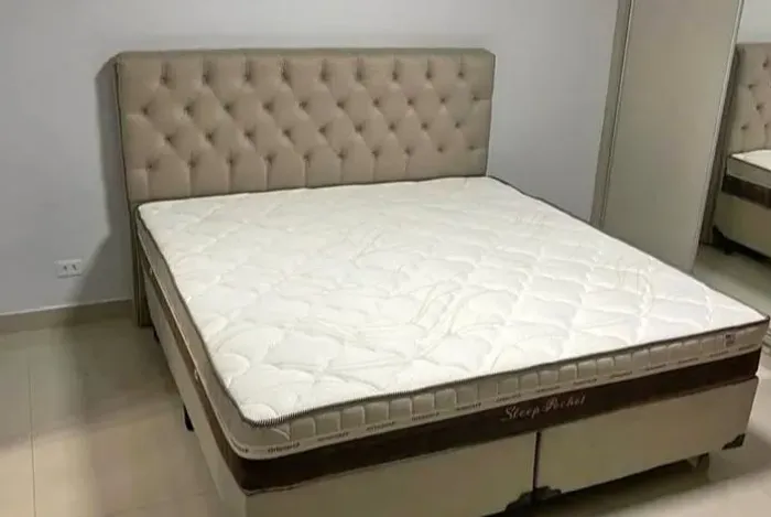 Cama super king e cabeceira 