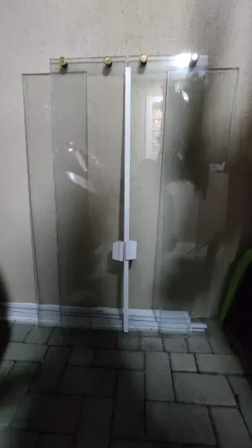Janela de Vidro Completa - Usada em Ótimo Estado